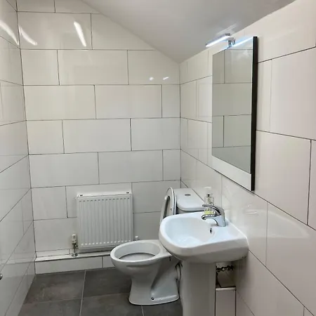 Cowshed - Duffys Ballybin 4-star Apartment *